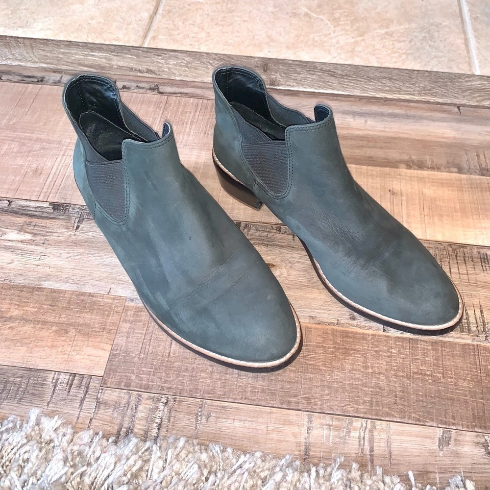 Shellys London Gray Suede Leather Block Heel Pull On Pointed Toe Booties Size 9